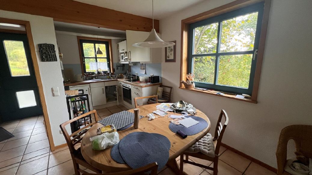 Essbereich mit offener K&uuml;che